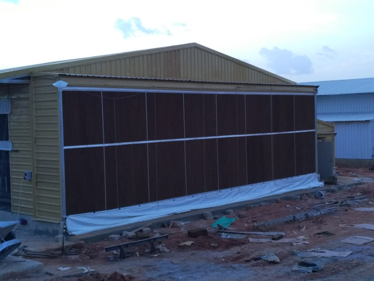Chinese Low Cost Famous Brand Galvanized Prefab Layer Chicken House Raising (BT-GR200403)